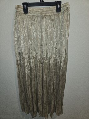 Next Move Vintage Gold Metallic Floral Crinkle Broomstick Maxi Skirt - Size M